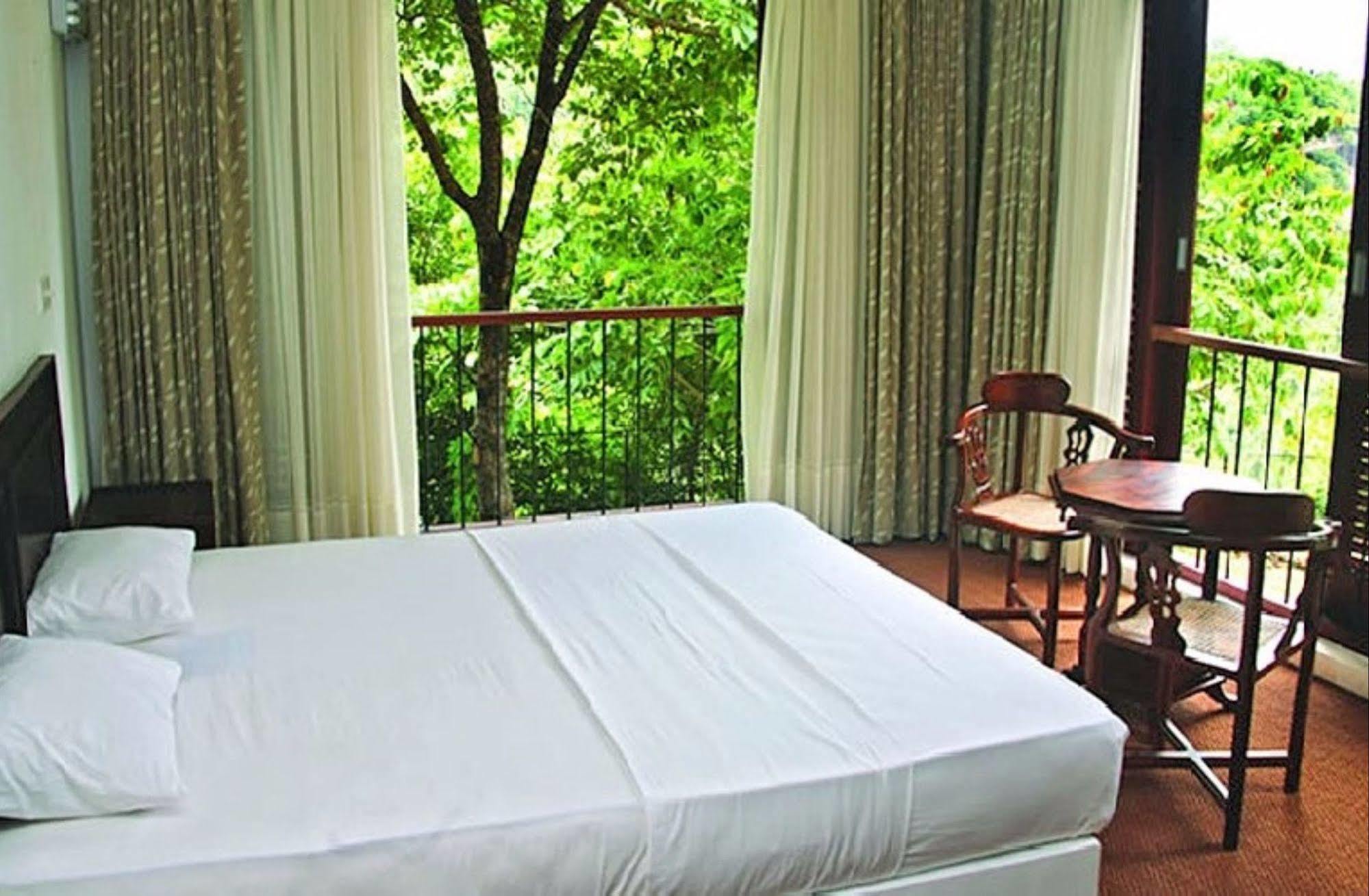 Birds Park Polgahawela Hotel Wadakada Exterior foto